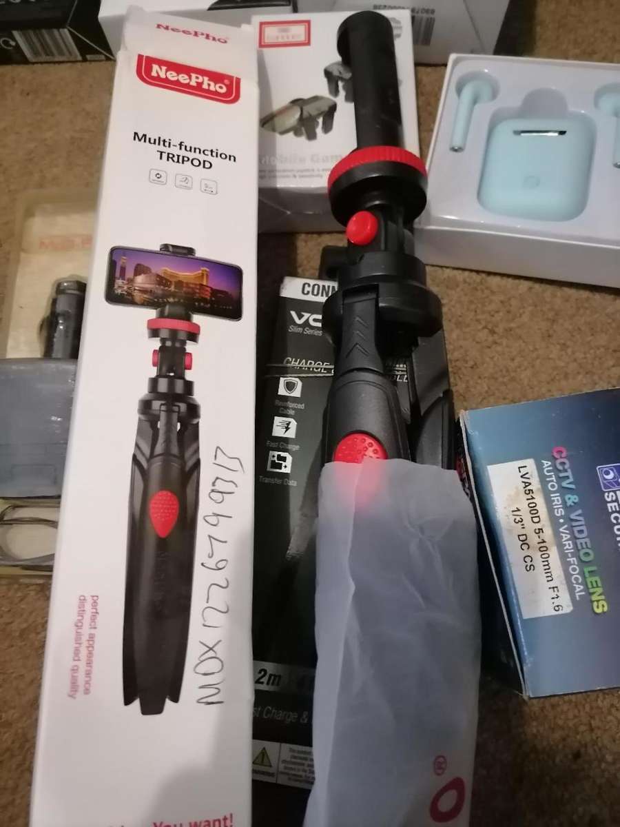 BULK LOT OF ELECTRONNICS*LED SPEAKER LIGHT,SMART WATCH,AIRPODS,SERFIE STICK ECT*ONE BID FOR LOT*