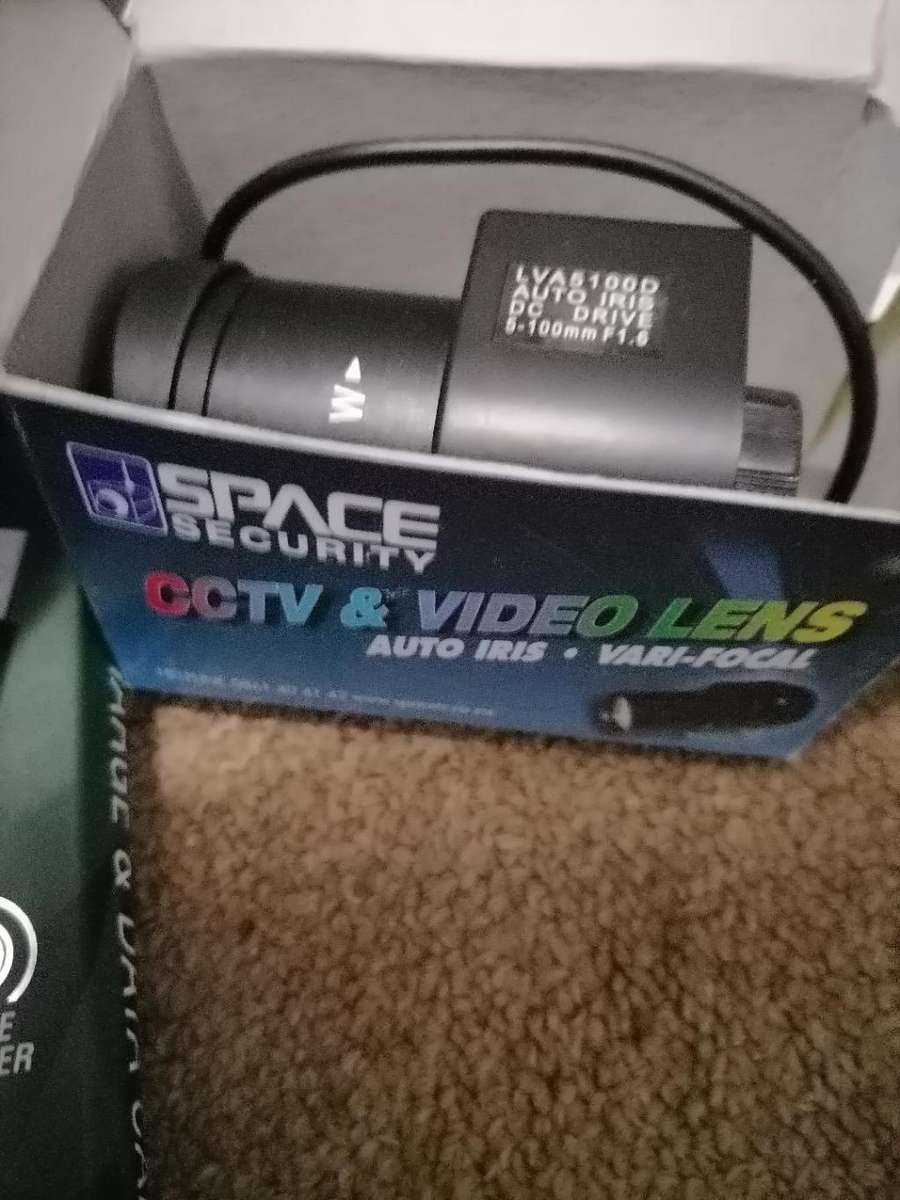 BULK LOT OF ELECTRONNICS*LED SPEAKER LIGHT,SMART WATCH,AIRPODS,SERFIE STICK ECT*ONE BID FOR LOT*