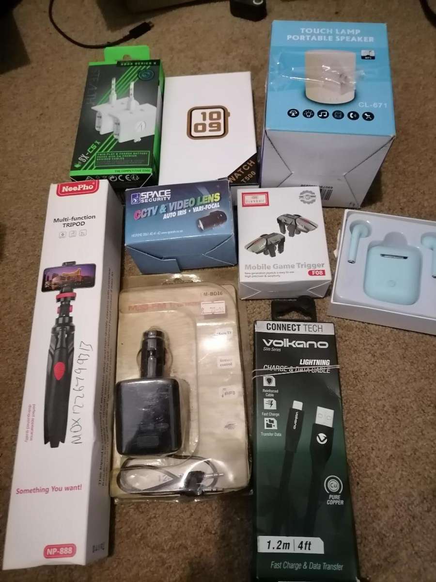 BULK LOT OF ELECTRONNICS*LED SPEAKER LIGHT,SMART WATCH,AIRPODS,SERFIE STICK ECT*ONE BID FOR LOT*