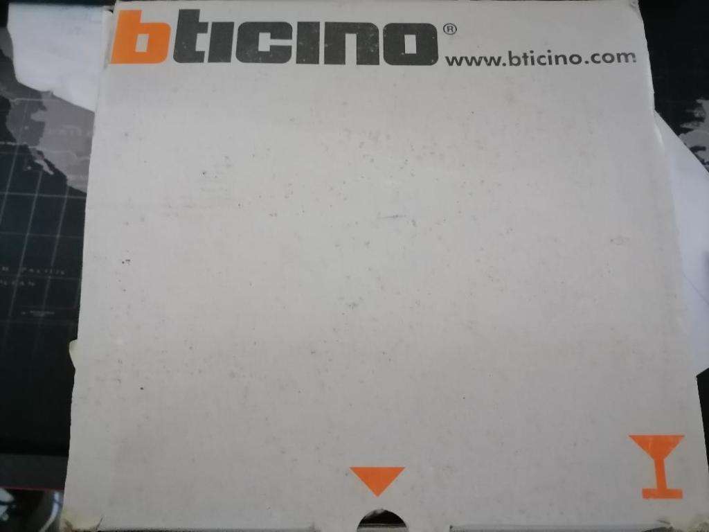 BTICINO 334122 VIDEO PIVOT COLOUR ANALOGUE INTERCOM SYSTEM IN BOX