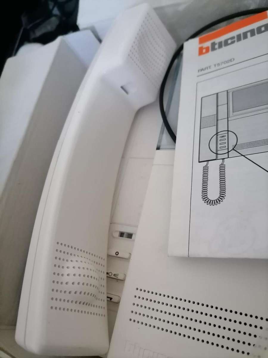 BTICINO 334122 VIDEO PIVOT COLOUR ANALOGUE INTERCOM SYSTEM IN BOX