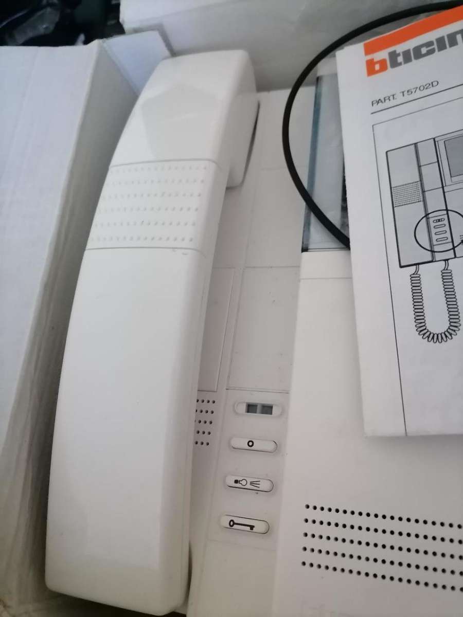 BTICINO 334122 VIDEO PIVOT COLOUR ANALOGUE INTERCOM SYSTEM IN BOX