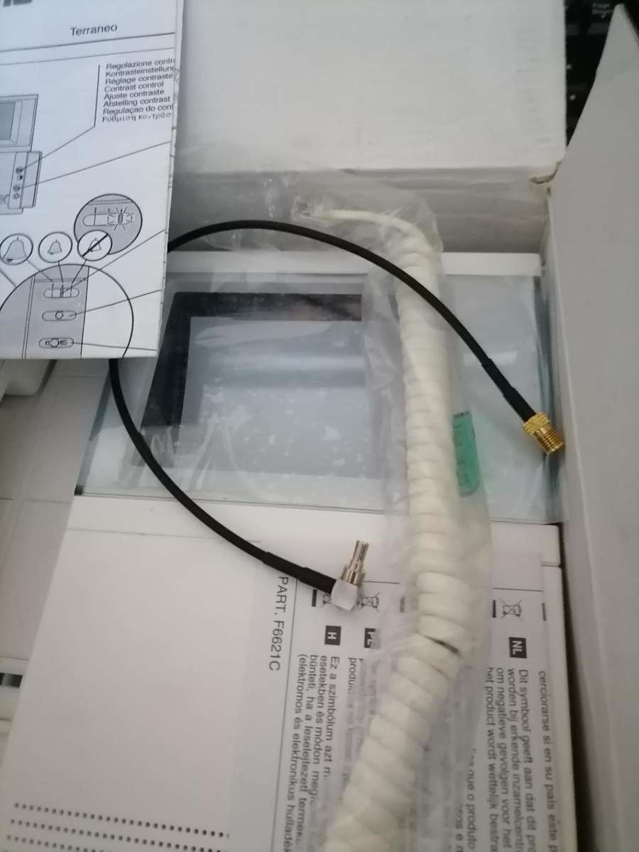 BTICINO 334122 VIDEO PIVOT COLOUR ANALOGUE INTERCOM SYSTEM IN BOX