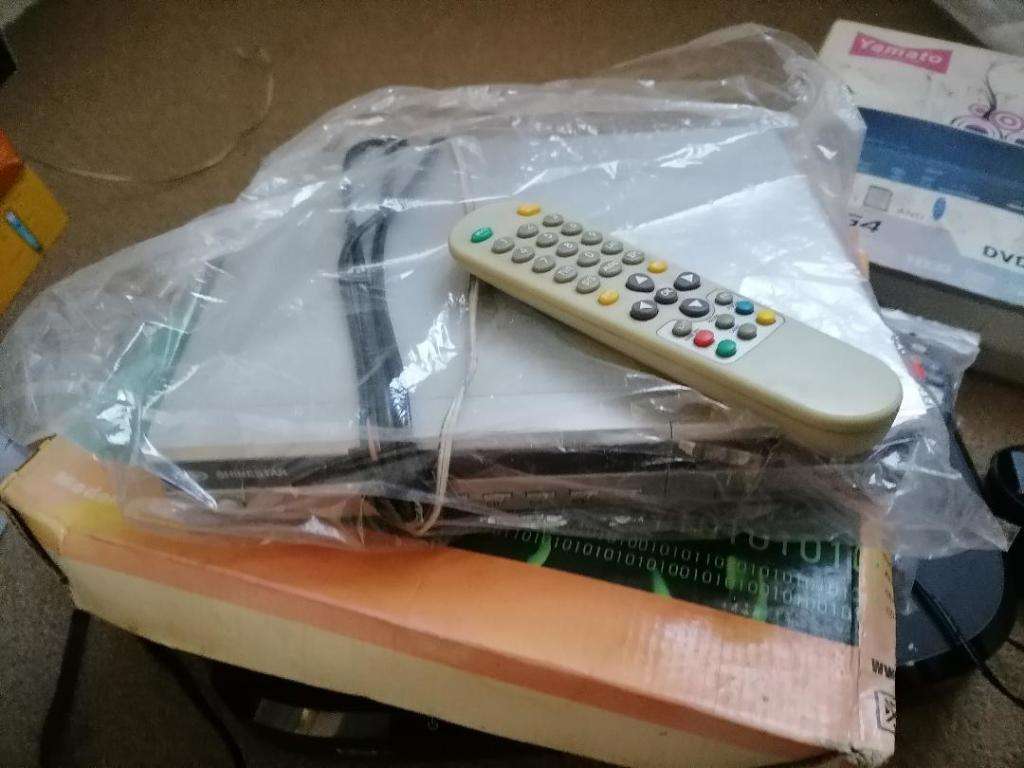 LIQUIDATION ITEMS, LOT INCL: DSTV EXPLORER WITH 2TB HDD, LOT OF UNTESTED DVD PLAYERS