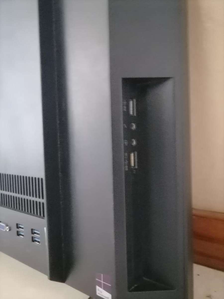 I7 LENOVO 24 INCH 3RD GEN 4GB RAM, 320GB HDDALL IN 1 PC.*SOLD AS IS