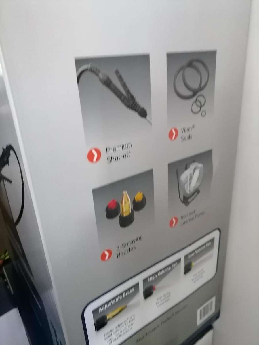 BRAND NEW HUSQVARNA PROFESSIONAL  15L BACK PACK SPRAYER IN SEALED BOX*R2250 RETAIL*