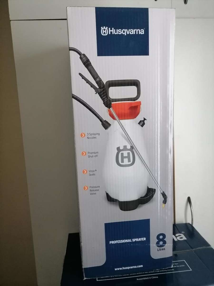 BRAND NEW HUSQVARNA PROFESSIONAL  8L PROFESSIONAL SPRAYER IN SEALED BOX*R1000 RETAIL*