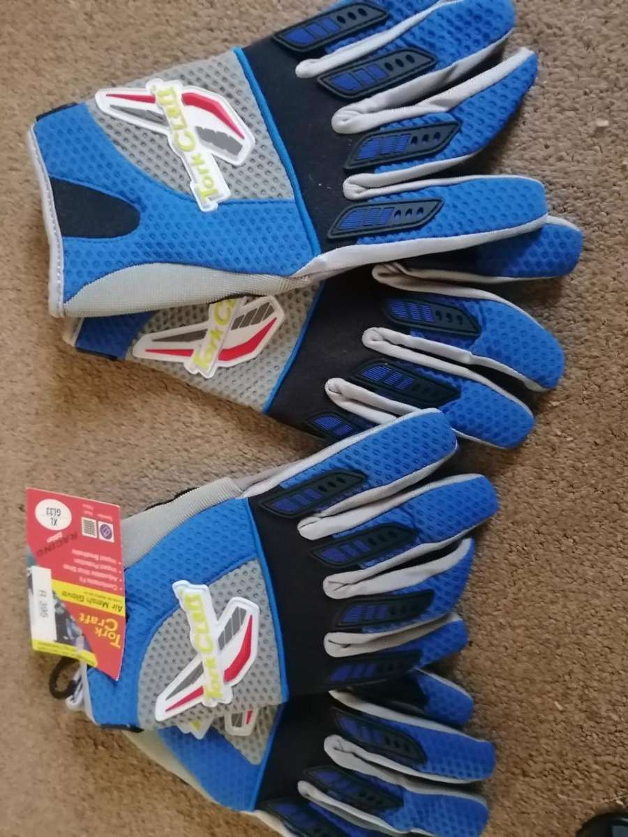SET OF 2 X BRAND NEW TORX CRAFT GLOVES, TOP QUALITY, ONE BID FOR BOTH ,R400 RETAIL EACH**