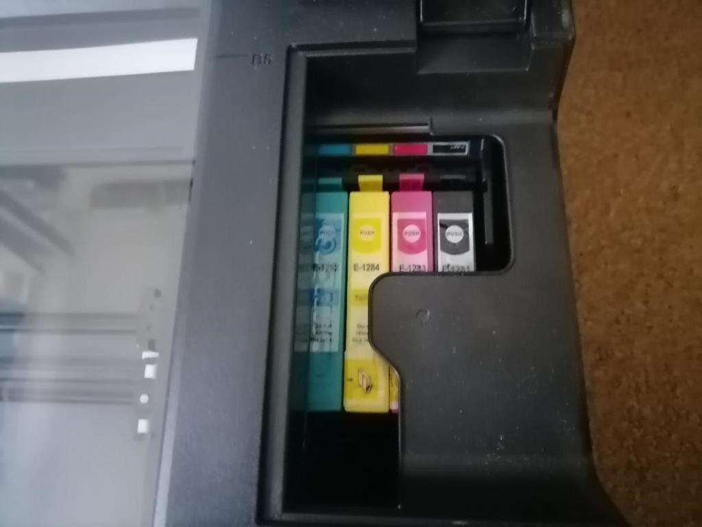 LIQUIDATION ITEM:LOT OF 2 X PRINTERS, HP3835 +EPSON STYLUS SX130*ONE BID FOR BOTH*UNTESTED*