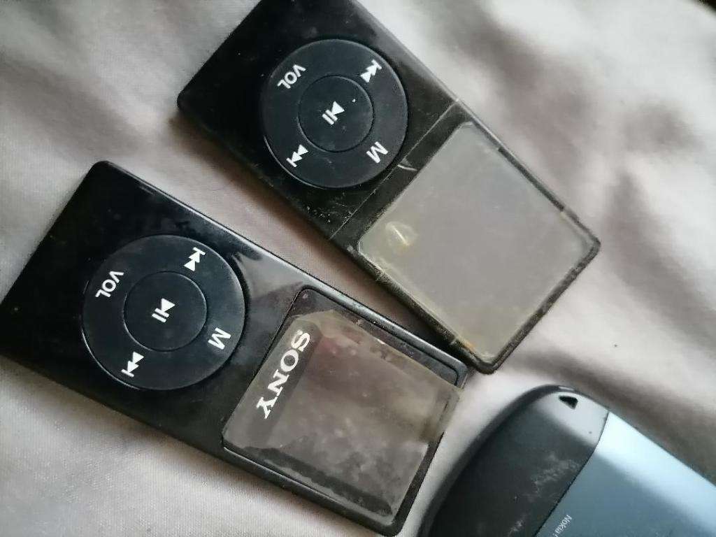 *LIQUIDATION ITEM*BULK LOT OF UNTESTED CELL PHONES,MP3 PLAYERS ETC*ONE BID FOR THE LOT*