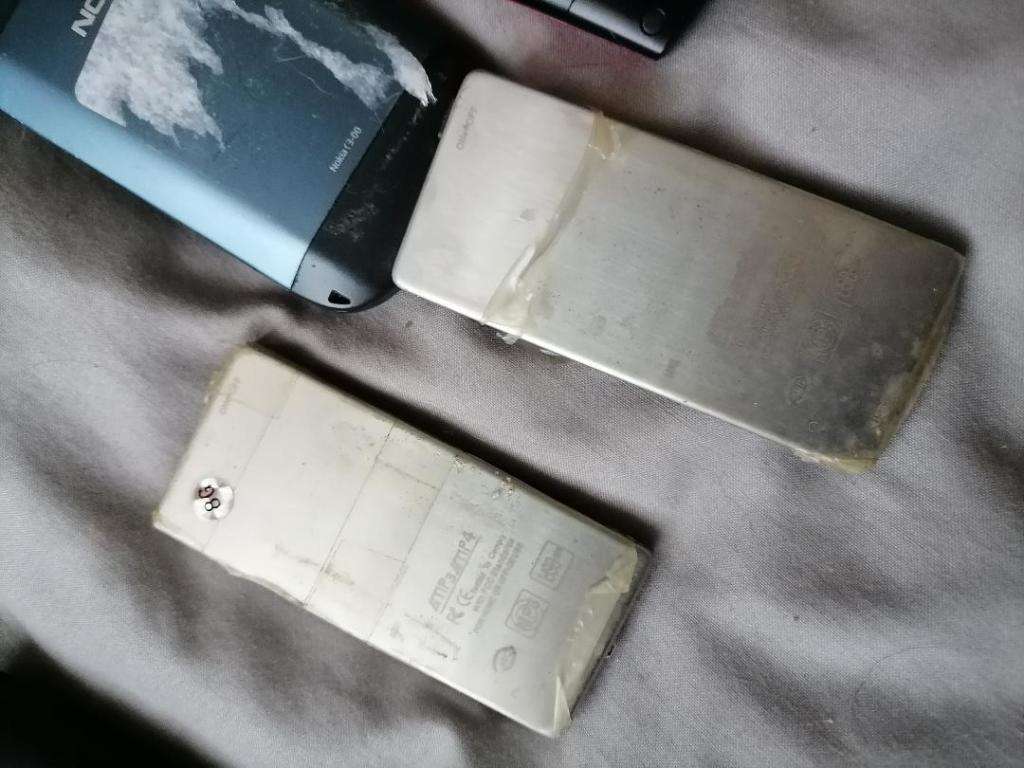 *LIQUIDATION ITEM*BULK LOT OF UNTESTED CELL PHONES,MP3 PLAYERS ETC*ONE BID FOR THE LOT*