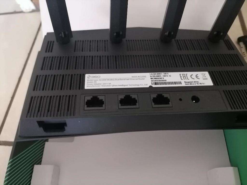 **MX Q 4K SMART TV BOX WITH REMOTE PLUS NEW 360 WIFI ROUTER IN BOX*ONE BID FOR BOTH*