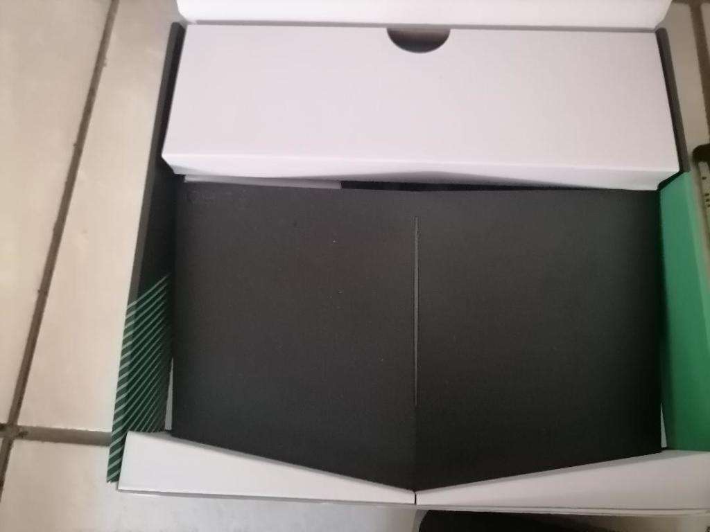 **MX Q 4K SMART TV BOX WITH REMOTE PLUS NEW 360 WIFI ROUTER IN BOX*ONE BID FOR BOTH*