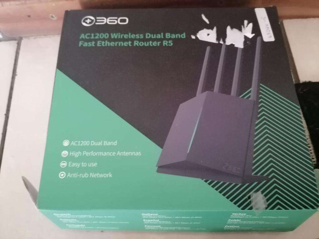 **MX Q 4K SMART TV BOX WITH REMOTE PLUS NEW 360 WIFI ROUTER IN BOX*ONE BID FOR BOTH*