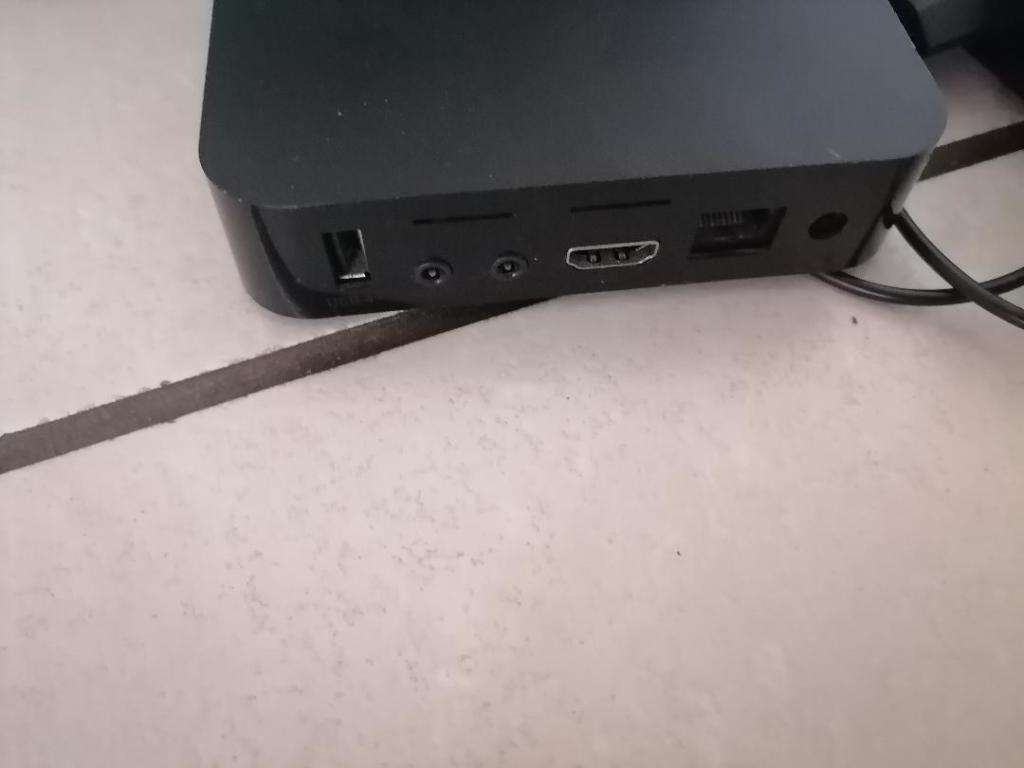 **MX Q 4K SMART TV BOX WITH REMOTE PLUS NEW 360 WIFI ROUTER IN BOX*ONE BID FOR BOTH*