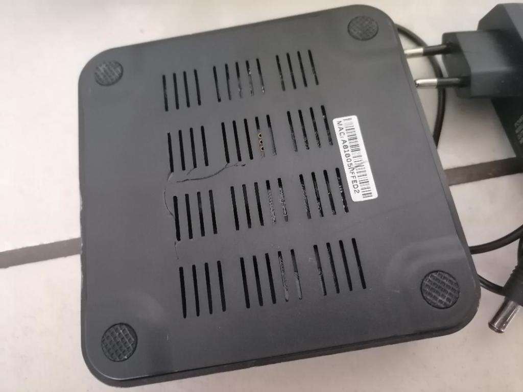 **MX Q 4K SMART TV BOX WITH REMOTE PLUS NEW 360 WIFI ROUTER IN BOX*ONE BID FOR BOTH*