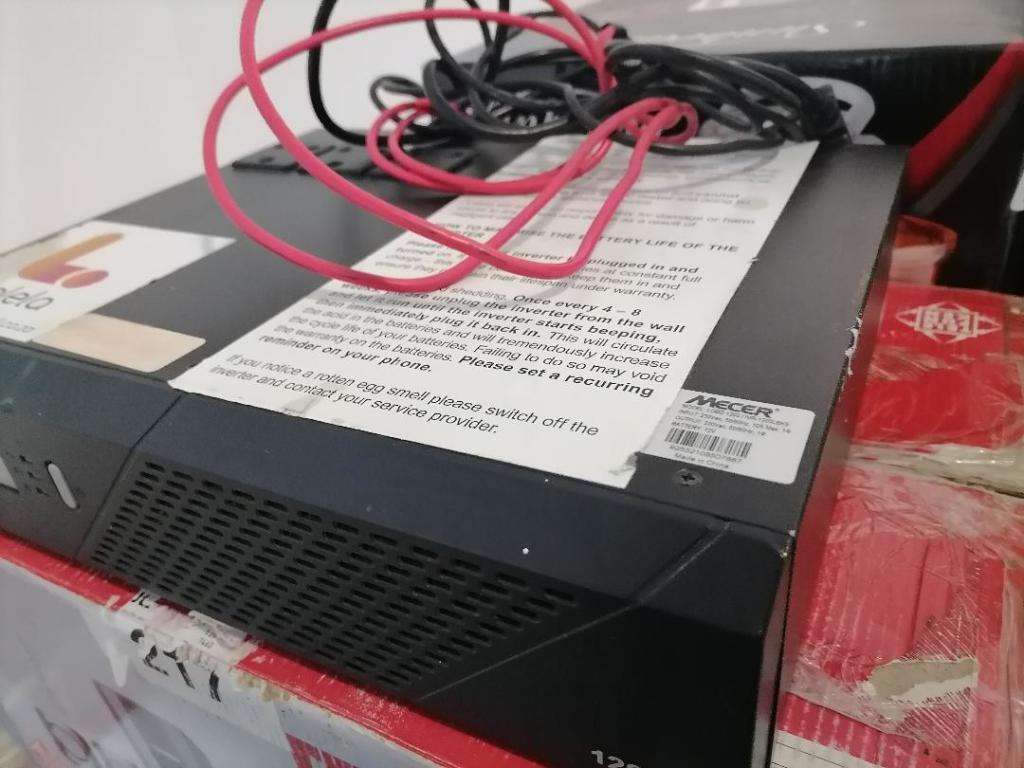 MECER 1200VA 12V INVERTER WITH CABLES