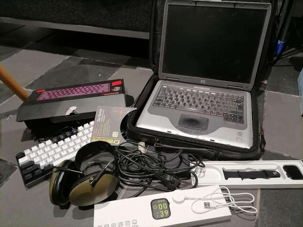 **BULK LOT OF ELECTRONICS*LAPTOP,CHARGER,BAG,SMART WATCH,KEYTRON KEYBOARD ETC