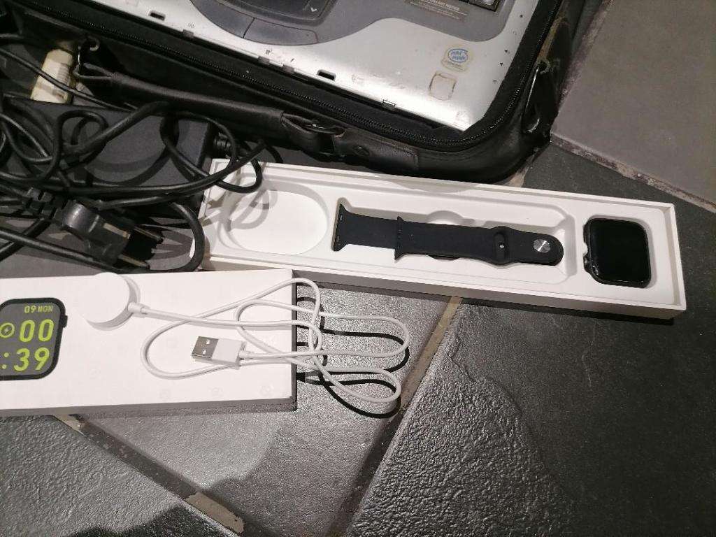 **BULK LOT OF ELECTRONICS*LAPTOP,CHARGER,BAG,SMART WATCH,KEYTRON KEYBOARD ETC