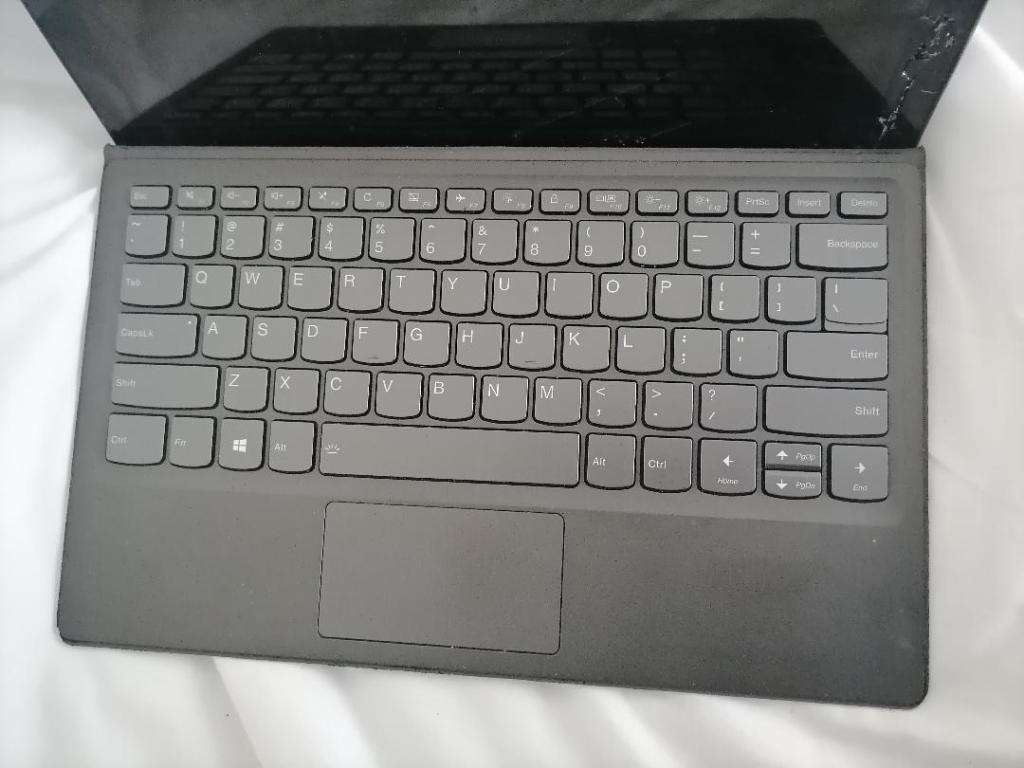 I7 LENOVO MIIX520-121KB  8th GENERATION TABLET WITH KEYBOARD*CRAKCED SCREEN*