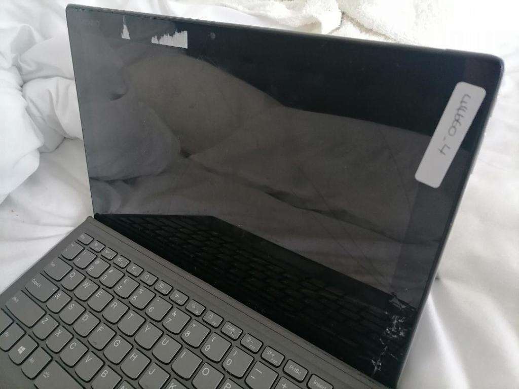 I7 LENOVO MIIX520-121KB  8th GENERATION TABLET WITH KEYBOARD*CRAKCED SCREEN*