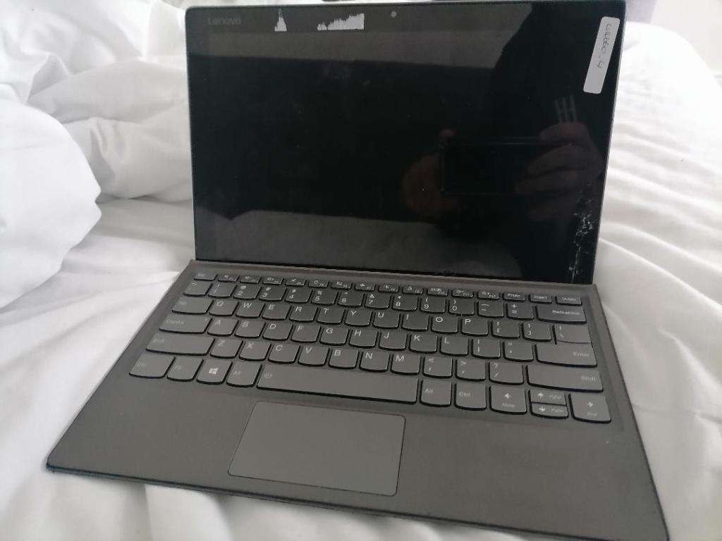 I7 LENOVO MIIX520-121KB  8th GENERATION TABLET WITH KEYBOARD*CRAKCED SCREEN*