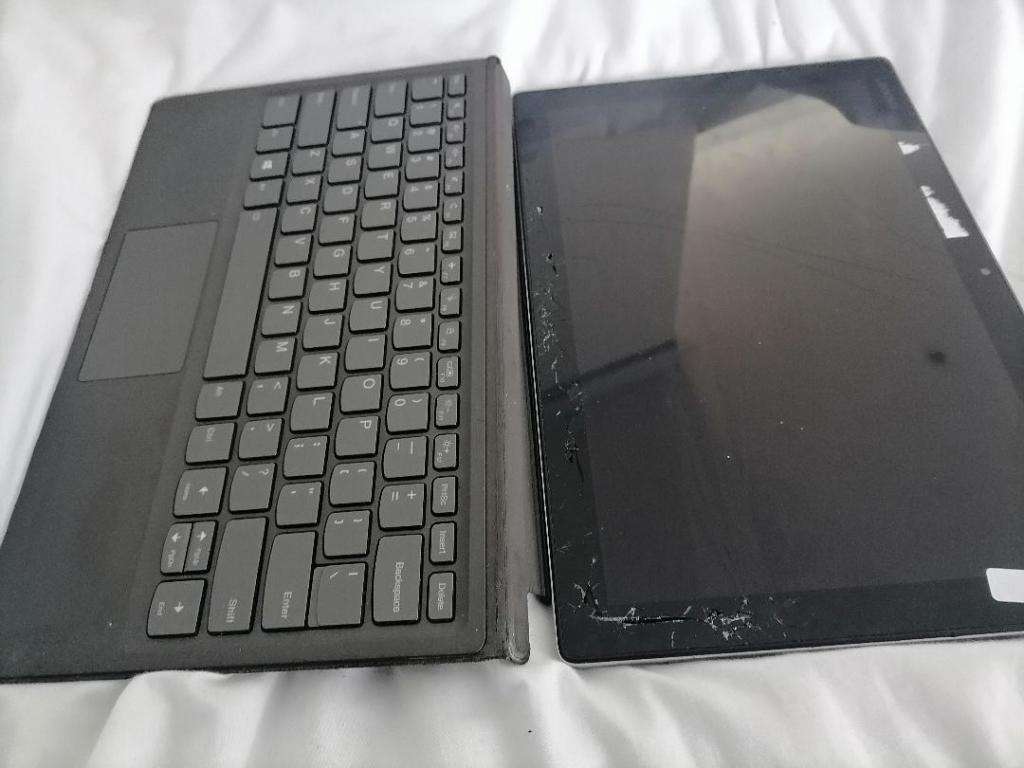 I7 LENOVO MIIX520-121KB  8th GENERATION TABLET WITH KEYBOARD*CRAKCED SCREEN*