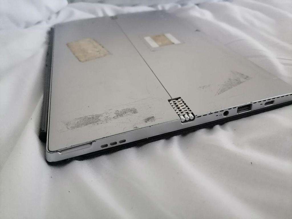 I7 LENOVO MIIX520-121KB  8th GENERATION TABLET WITH KEYBOARD*CRAKCED SCREEN*