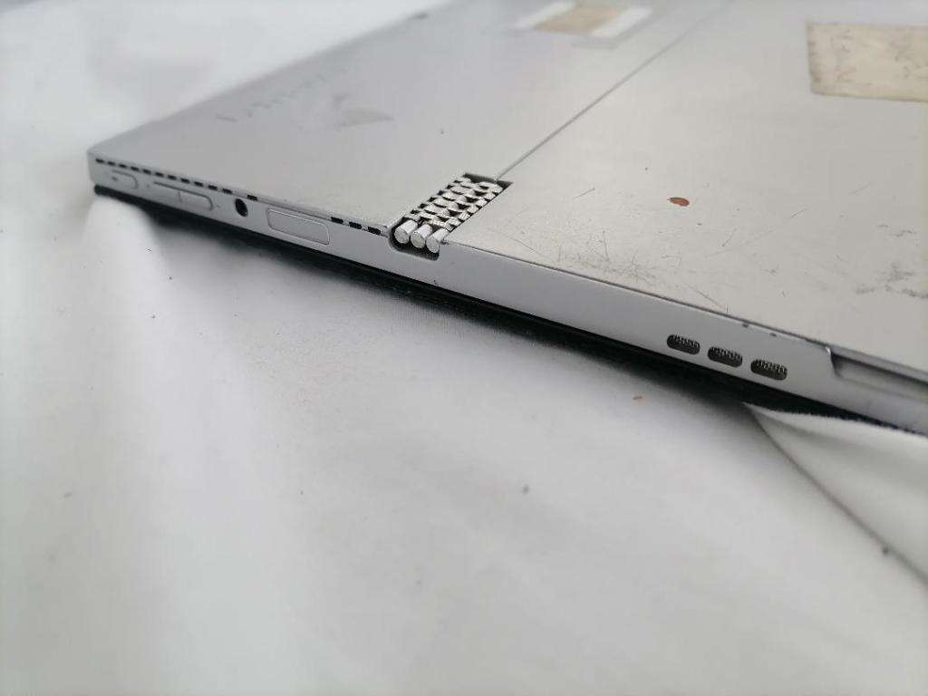 I7 LENOVO MIIX520-121KB  8th GENERATION TABLET WITH KEYBOARD*CRAKCED SCREEN*
