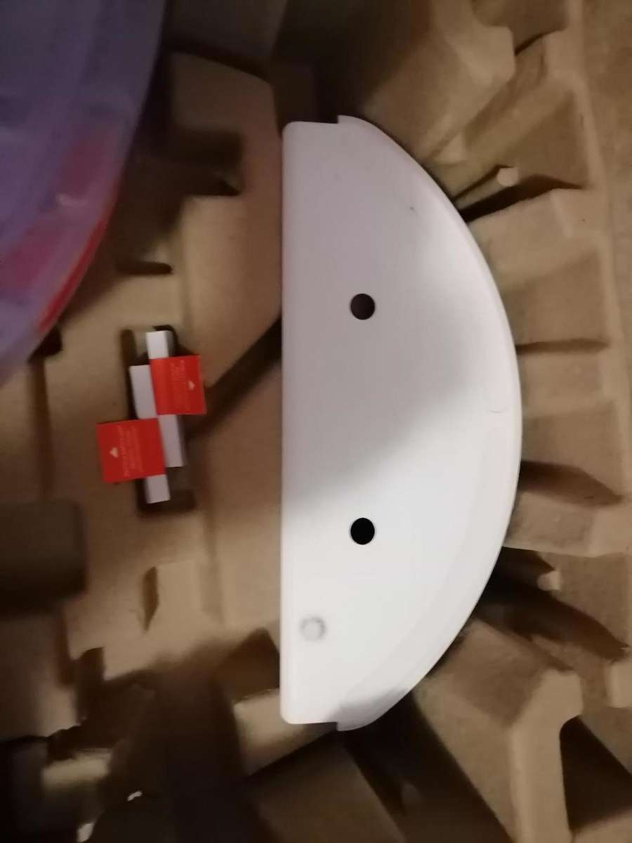 XIOMI E10 SMART ROBOT VAC/MOP WITH ATTACHMENTS,MOP PAD, CHARGING STATION