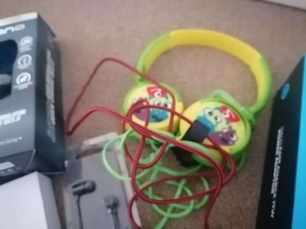 *LOT OF UNTESTED ELECTRONICS*UPS,SMART WATCH,IKHOKHAHARDSETS.ADAPTERS ETC