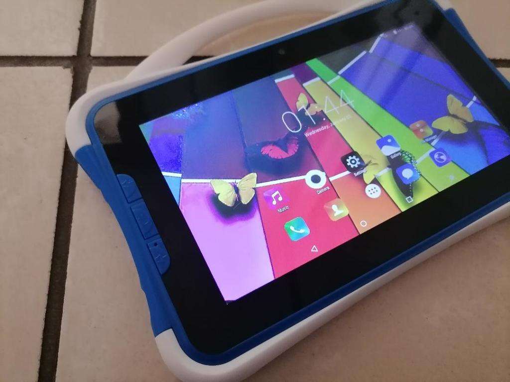 *TEENO SIM/WIFI 7 INCH TABLET LOADED WITH GAMES*