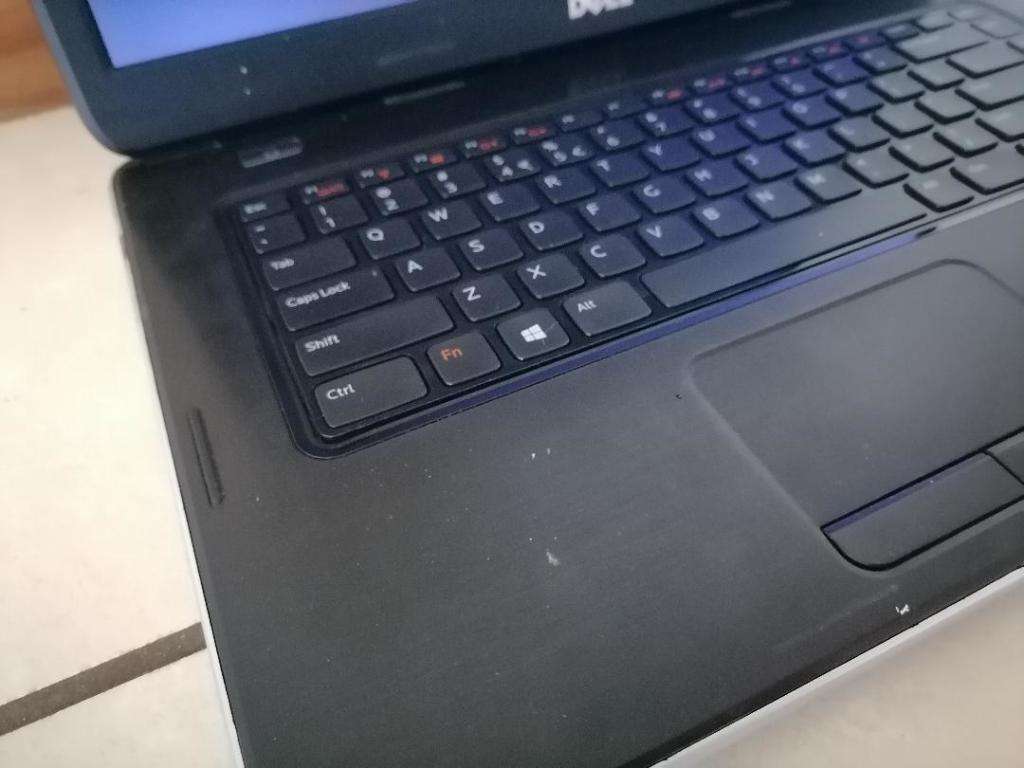 I3 DELL VOSTRO 2520 LAPTOP. POWERS ON , HARD DRIVE NOT READING