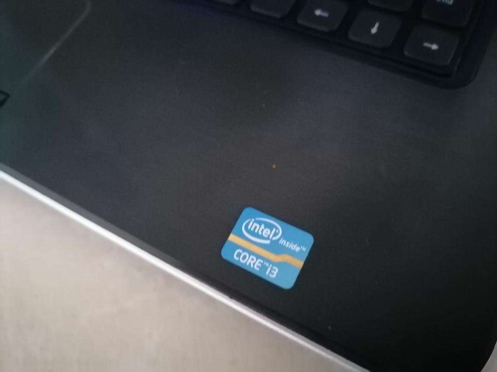 I3 DELL VOSTRO 2520 LAPTOP. POWERS ON , HARD DRIVE NOT READING