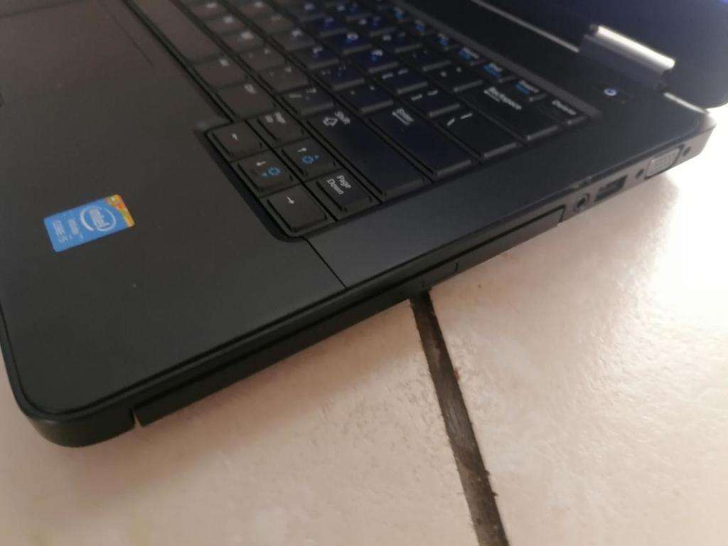 EXCELLENT i5 DELL LATITUDE E5440 4TH GEN ,4GB RAM,500GB HDD, SIM SLOT,BATTERY 100%,CHARGER INCL