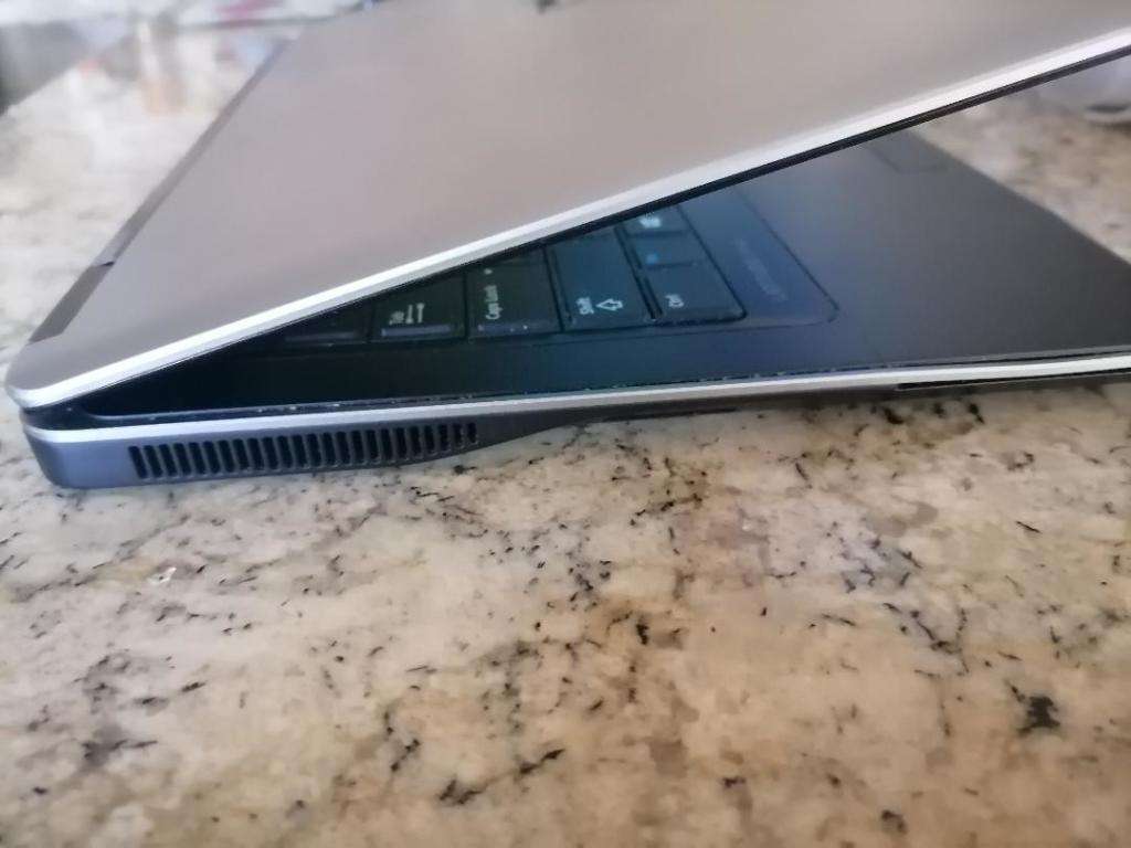 EXCELLENT i7 DELL LATITUDE E7440 4TH GEN ,8GB RAM,1TB HDD,SIM SLOT,BATTERY 100%,CHARGER INCL