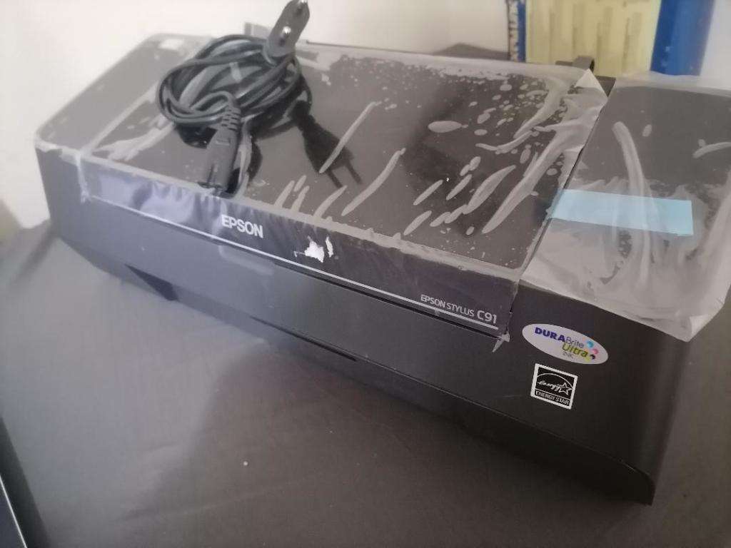 EPSON SYTLUS C91 COLOUR PRINTER, ITEM LOOKS NEW WITH PLASTIC ON, NOT TESTED