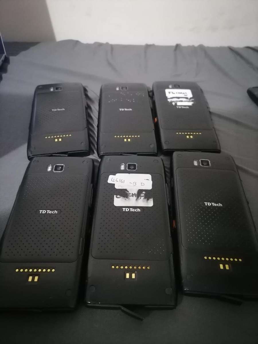 *LOT OF 6 X TD TECH EP720 DUAL SIM PHONE.5G, WATER/DUST PROOF*POWER ON, CRACKED SCREENS*