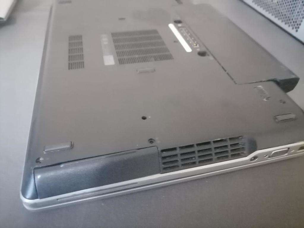 **DELL LATITUDE LAPTOP*NO CHARGER,NOT TESTED*SOLD AS IS, SPARES OR REPAIRS**