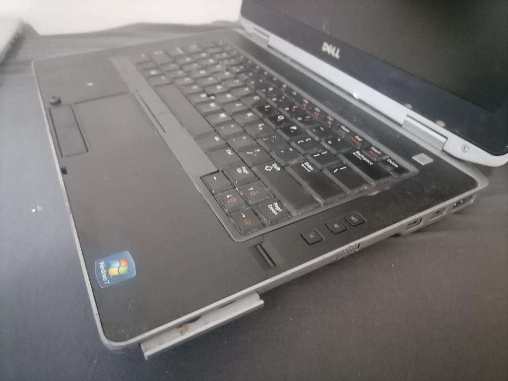 **DELL LATITUDE LAPTOP*NO CHARGER,NOT TESTED*SOLD AS IS, SPARES OR REPAIRS**