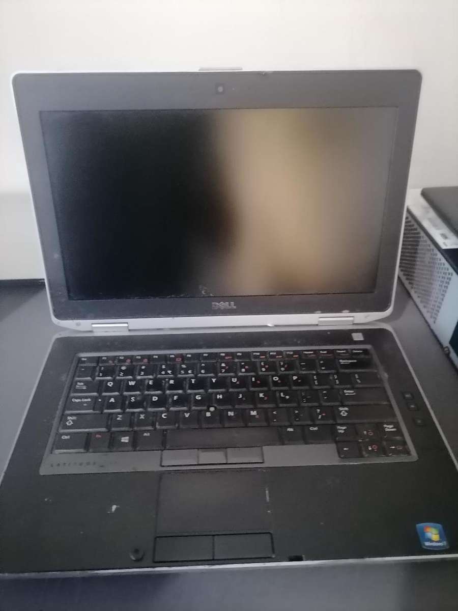 **DELL LATITUDE LAPTOP*NO CHARGER,NOT TESTED*SOLD AS IS, SPARES OR REPAIRS**