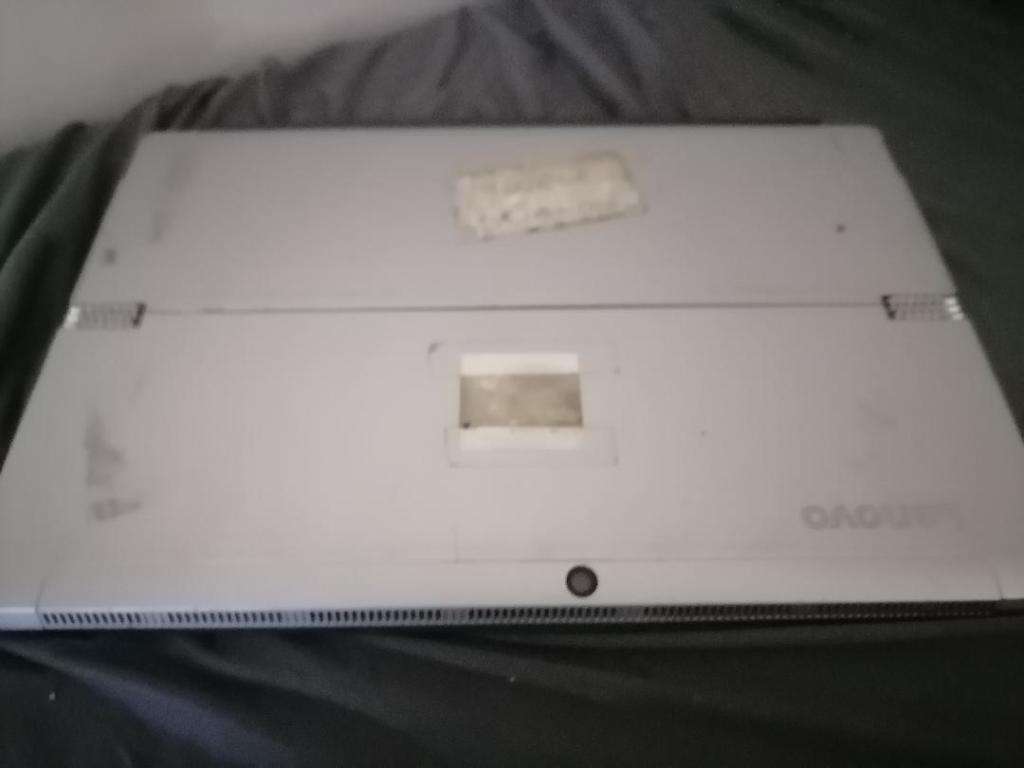 LENOVO MIIX520-121KB i7 8th GENERATION TABLET WITH KEYBOARD*CRACKED SCREEN*