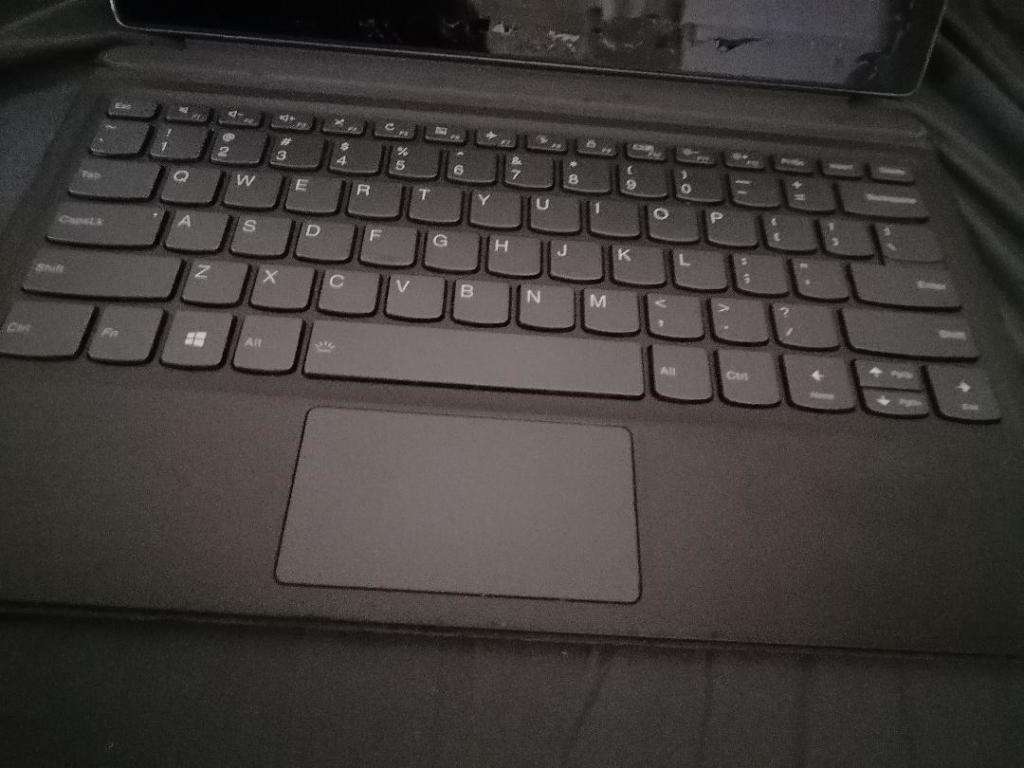 LENOVO MIIX520-121KB i7 8th GENERATION TABLET WITH KEYBOARD*CRACKED SCREEN*