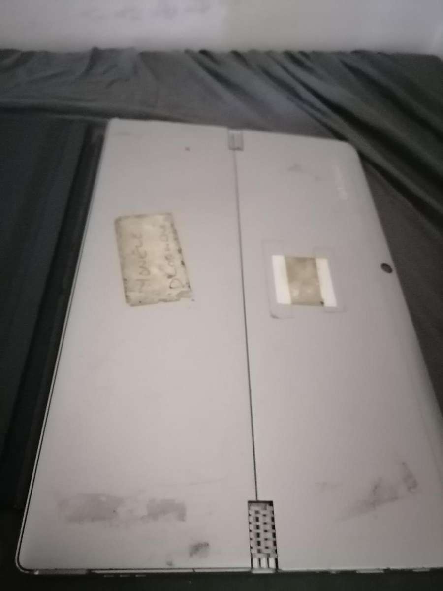 LENOVO MIIX520-121KB i7 8th GENERATION TABLET WITH KEYBOARD*CRACKED SCREEN*