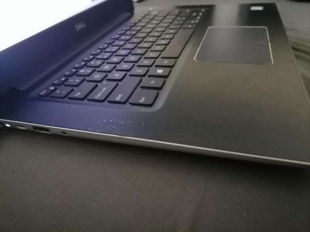 I5 DELL VOSTRO 5471 8TH GENM 8GB RAM , 256GB SSD* FAST MACHINE,ORIGINAL GHARGER