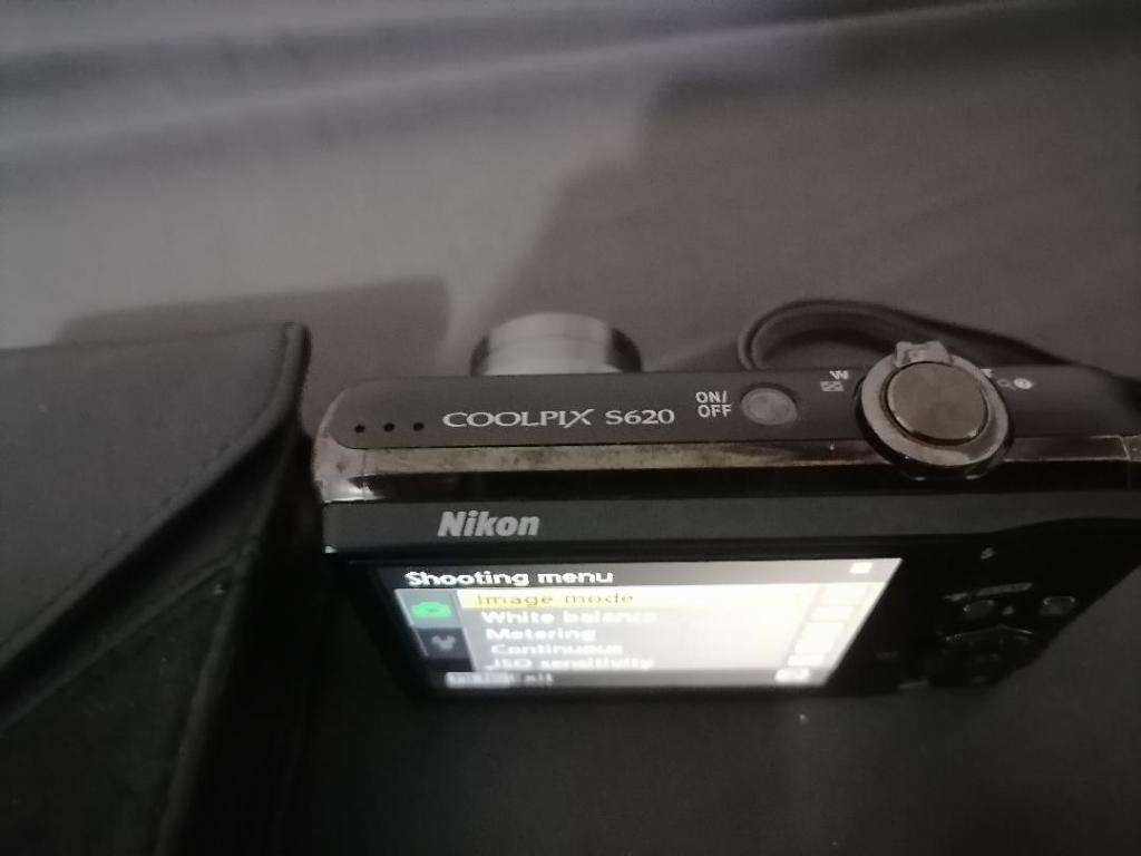 **NIKON COOLPIX S620 DIGITAL CAMERA WITH LITHIUM BATTERY,CHARGER, POUCH*