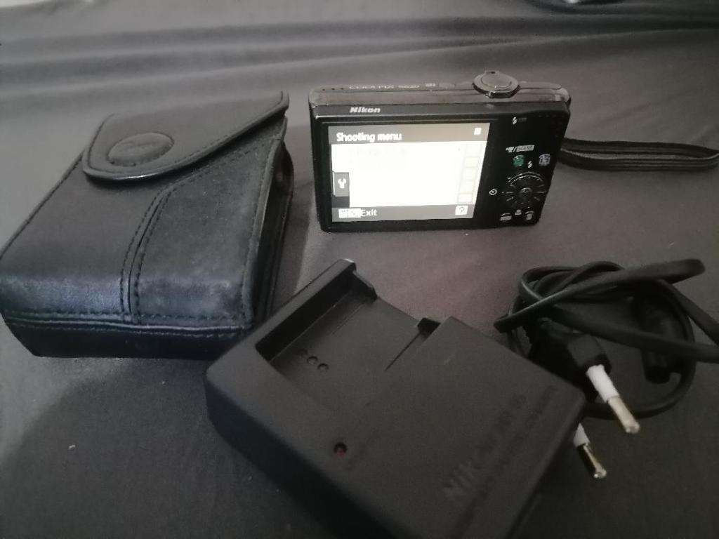 **NIKON COOLPIX S620 DIGITAL CAMERA WITH LITHIUM BATTERY,CHARGER, POUCH*