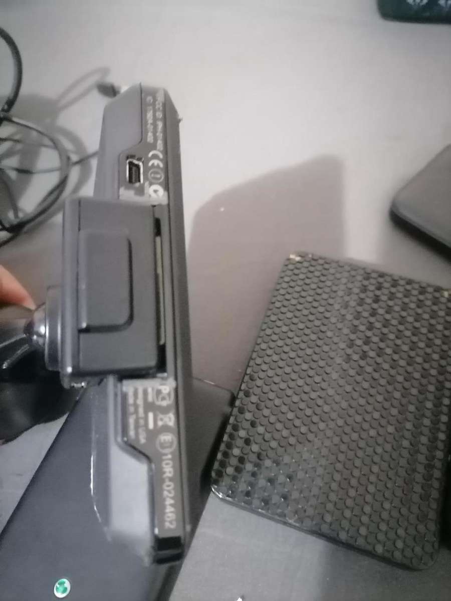 **LOT OF ELELCTRONICS*CELLPHONE,GARMIN GPS,POWER BANKS,EXTERNAL HARD DRIVE*ONE BID FOR LOT*