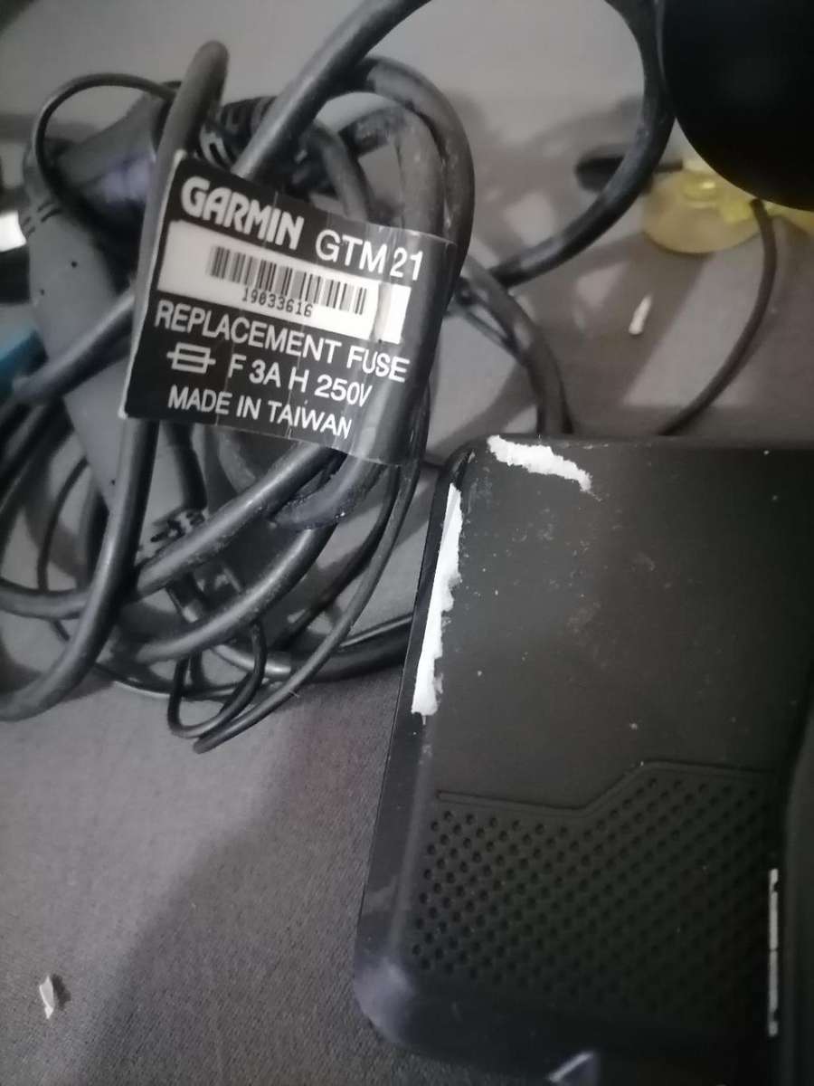 **LOT OF ELELCTRONICS*CELLPHONE,GARMIN GPS,POWER BANKS,EXTERNAL HARD DRIVE*ONE BID FOR LOT*