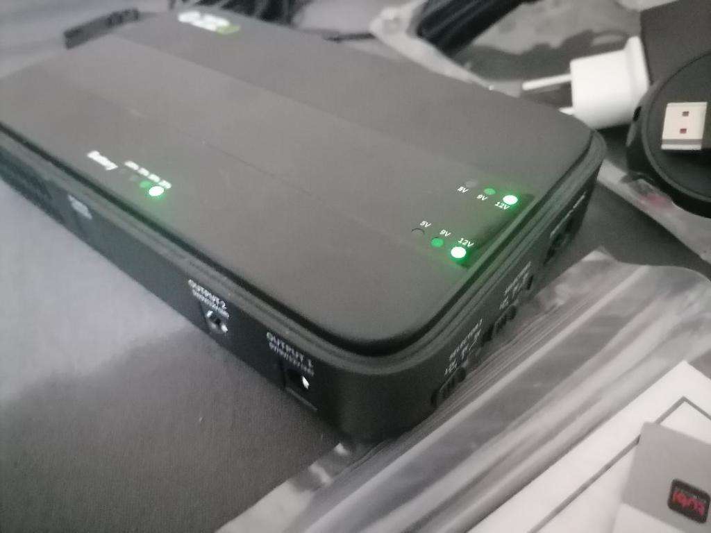 *CHROME CAST SMART TV DEVICE PLUS GIZZU UPS*ONE BID FOR BOTH**